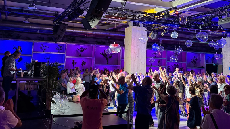 Hoch die Hände: An der ESC Disco 60+ zeigten die Teilnehmenden ihre besten Tanzfiguren. 
